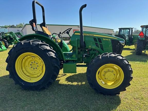 Image of John Deere 5045E equipment image 3