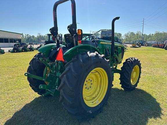 Image of John Deere 5045E equipment image 4