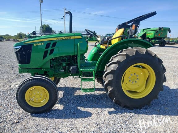 Image of John Deere 5045E equipment image 3