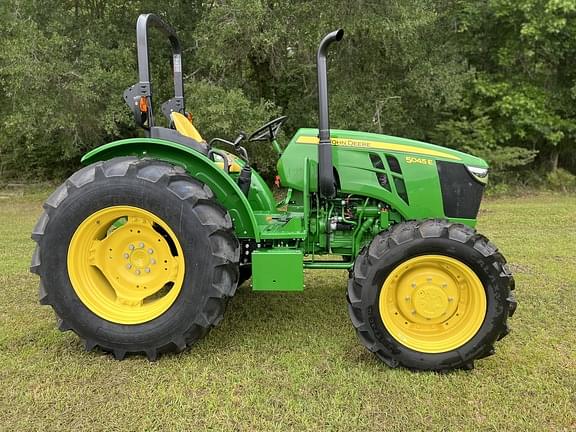 Image of John Deere 5045E equipment image 2