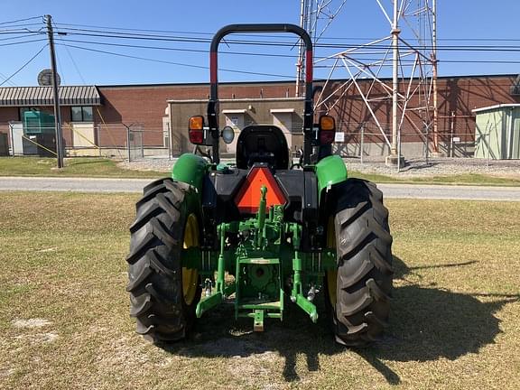 Image of John Deere 5045E equipment image 4