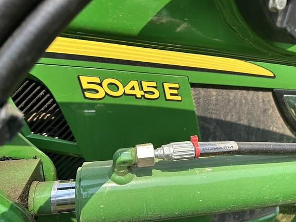 Image of John Deere 5045E equipment image 4