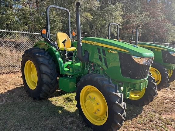 Image of John Deere 5045E equipment image 4