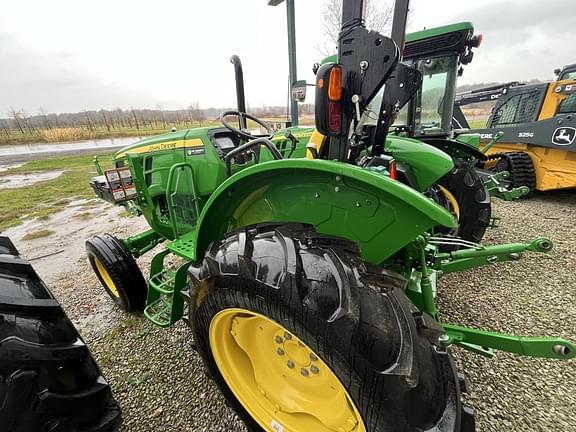 Image of John Deere 5045E equipment image 3