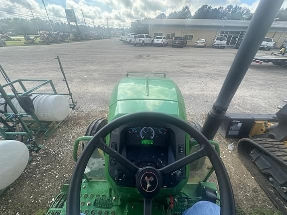 Image of John Deere 5045E equipment image 3