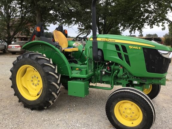 2022 John Deere 5045E Equipment Image0
