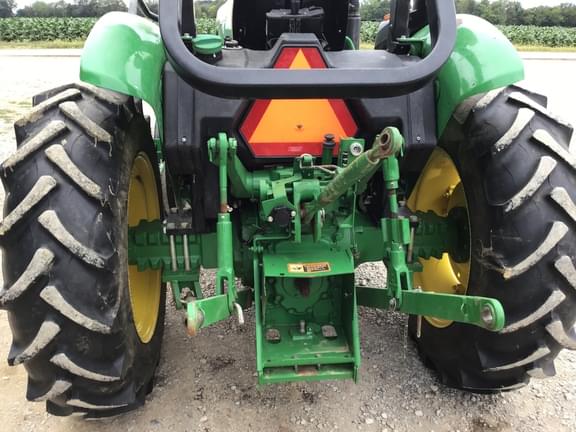Image of John Deere 5045E equipment image 2