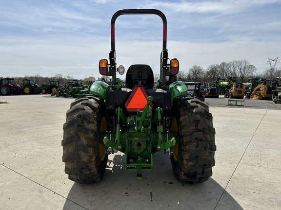 Image of John Deere 5045E equipment image 3