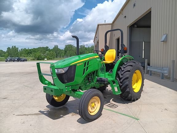 Image of John Deere 5045E equipment image 3