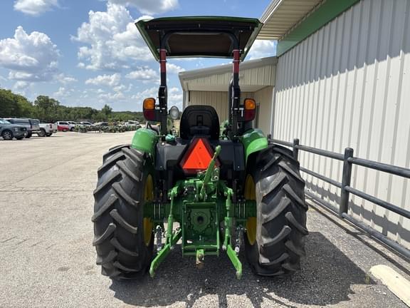 Image of John Deere 5045E equipment image 4