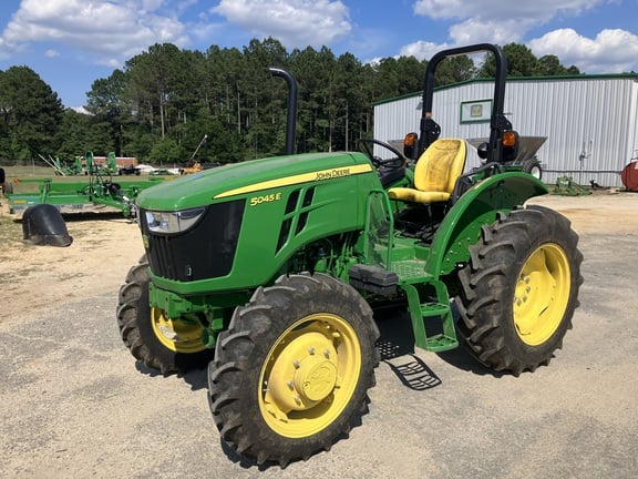 2022 John Deere 5045E Equipment Image0