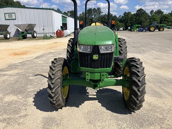 Image of John Deere 5045E equipment image 4