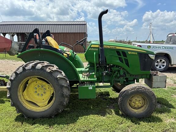 Image of John Deere 5045E equipment image 3
