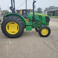 Image of John Deere 5045E equipment image 3