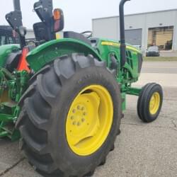 Image of John Deere 5045E equipment image 4