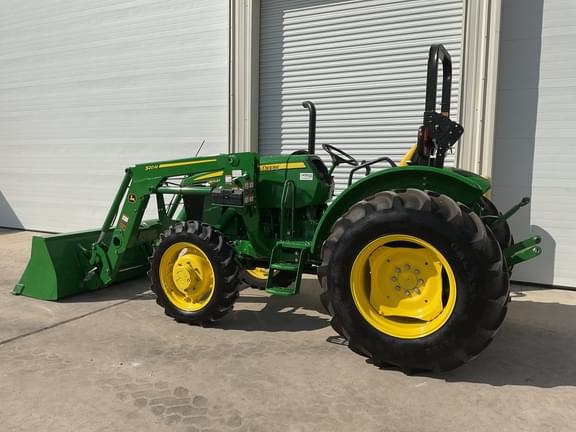 Image of John Deere 5045E equipment image 2