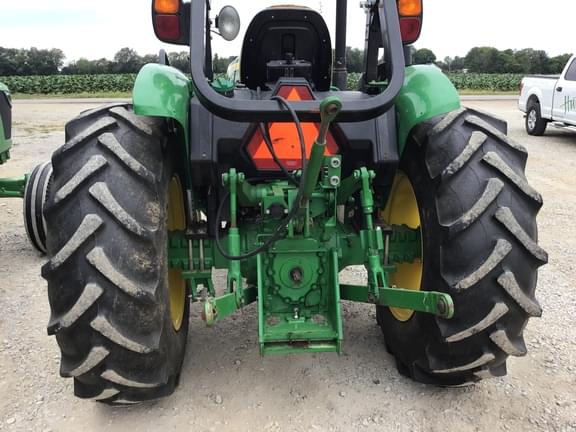 Image of John Deere 5045E equipment image 4