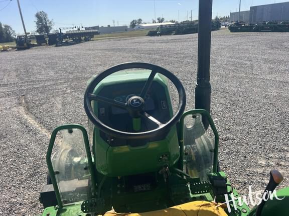 Image of John Deere 5045E equipment image 4