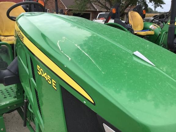 Image of John Deere 5045E equipment image 3