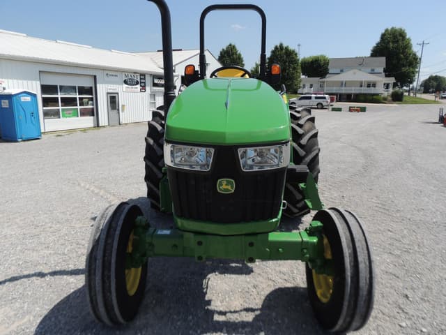 Image of John Deere 5045E equipment image 4
