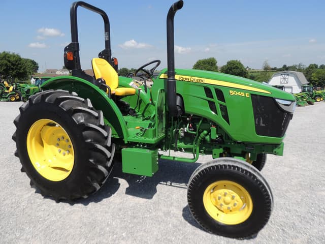 Image of John Deere 5045E equipment image 2