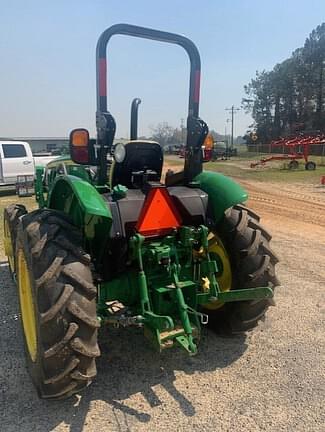 Image of John Deere 5045E equipment image 3