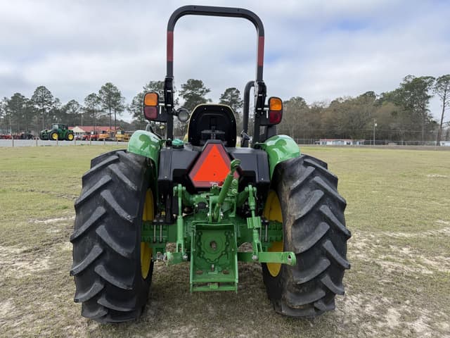 Image of John Deere 5045E equipment image 3