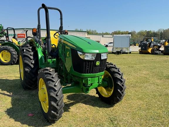 Image of John Deere 5045E equipment image 3