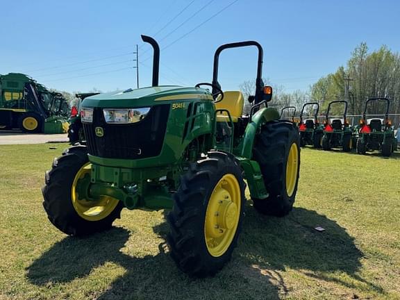 Image of John Deere 5045E equipment image 4