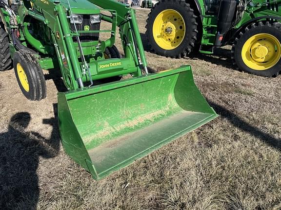 Image of John Deere 5045E equipment image 4