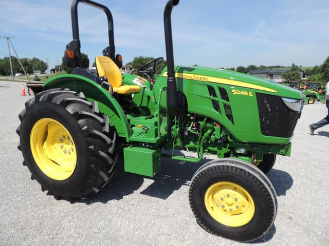 Image of John Deere 5045E equipment image 2