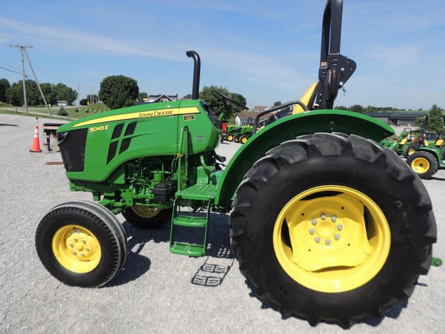 Image of John Deere 5045E equipment image 1