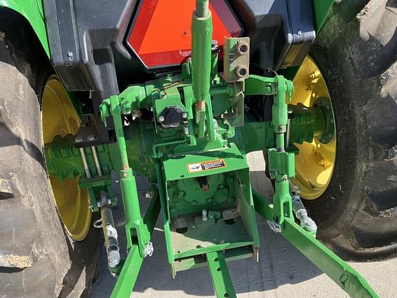 Image of John Deere 5045E equipment image 4