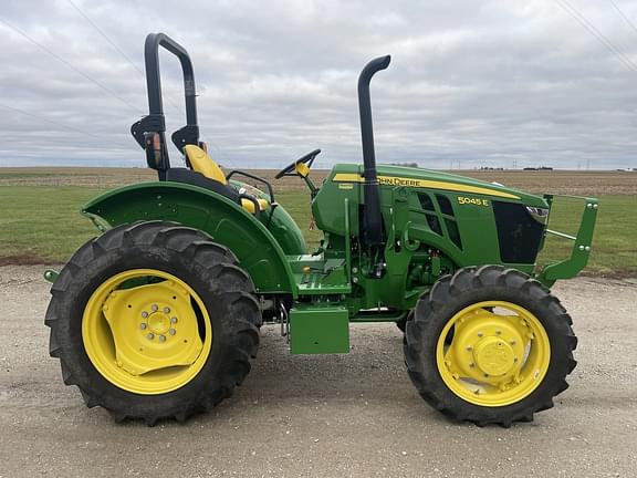 Image of John Deere 5045E equipment image 3