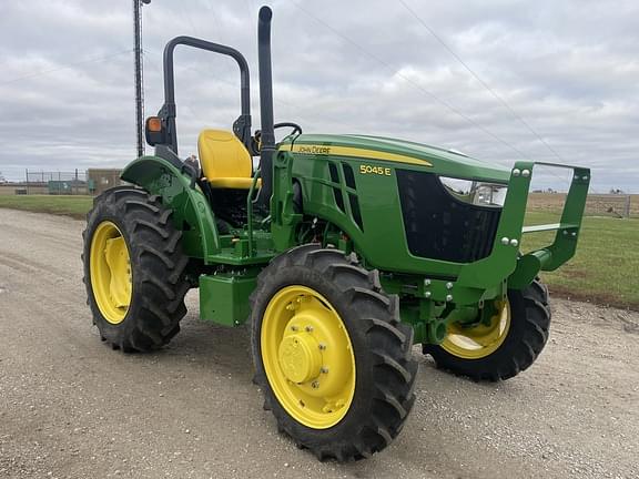 Image of John Deere 5045E equipment image 2