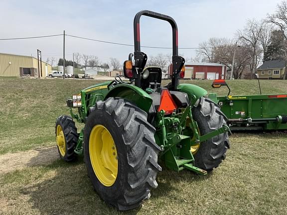 Image of John Deere 5045E equipment image 3