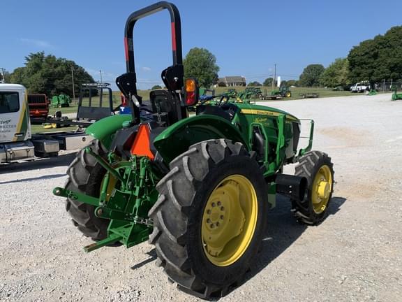 Image of John Deere 5045E equipment image 4