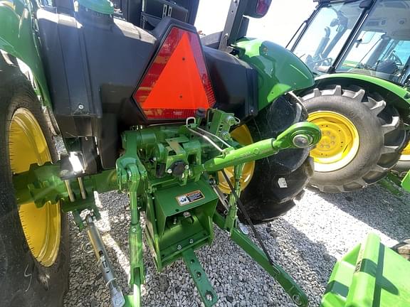 Image of John Deere 5045E equipment image 3