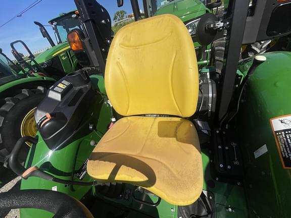 Image of John Deere 5045E equipment image 4