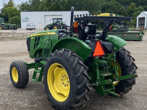 Image of John Deere 5045E equipment image 4