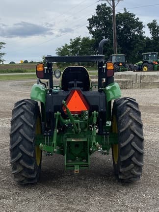 Image of John Deere 5045E equipment image 3