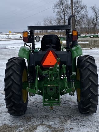 Image of John Deere 5045E equipment image 3
