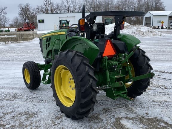 Image of John Deere 5045E equipment image 4