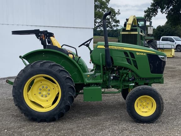 Image of John Deere 5045E equipment image 1