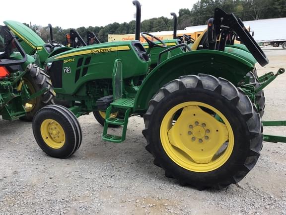 Image of John Deere 5045E equipment image 3