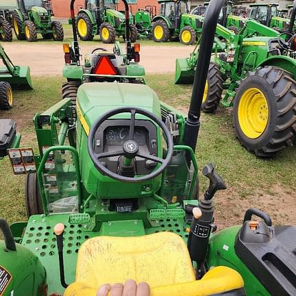 Image of John Deere 5045E equipment image 4