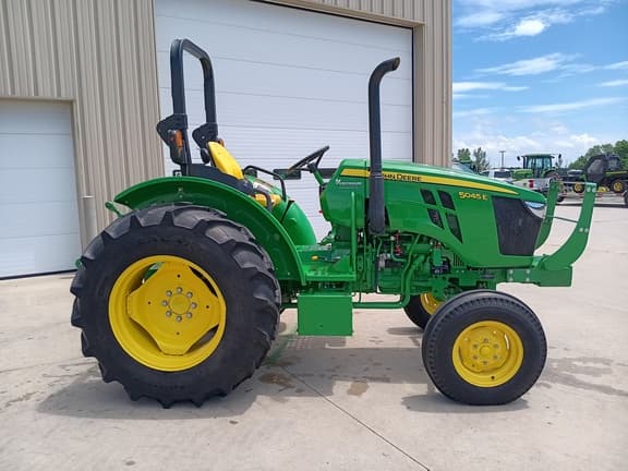 Image of John Deere 5045E equipment image 3