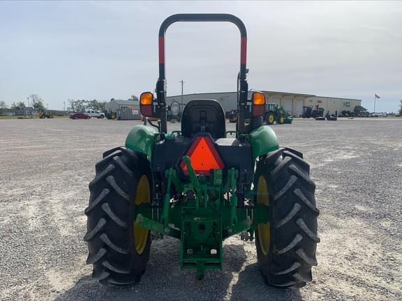 Image of John Deere 5045E equipment image 3