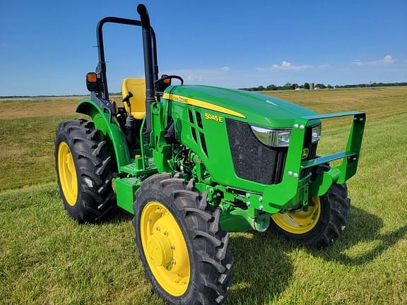 Image of John Deere 5045E equipment image 2