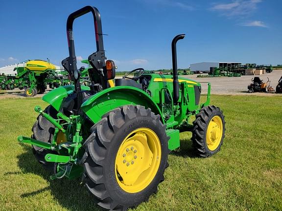 Image of John Deere 5045E equipment image 4